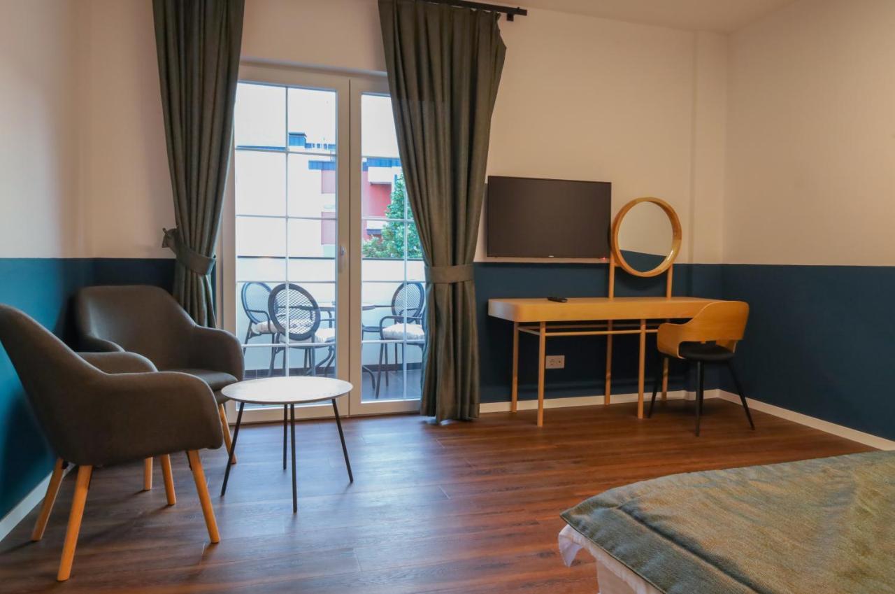 Benelux Hotel Печ Экстерьер фото